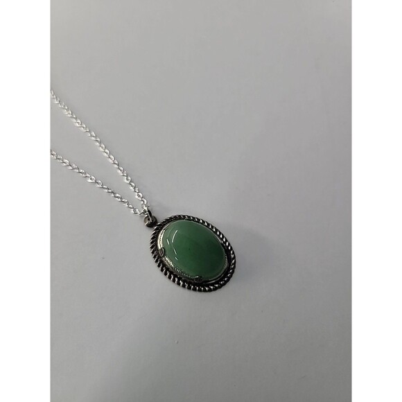Vintage Green Oval Cabochon Pendant Necklace Silver Tone Rope Frame - Picture 11 of 11
